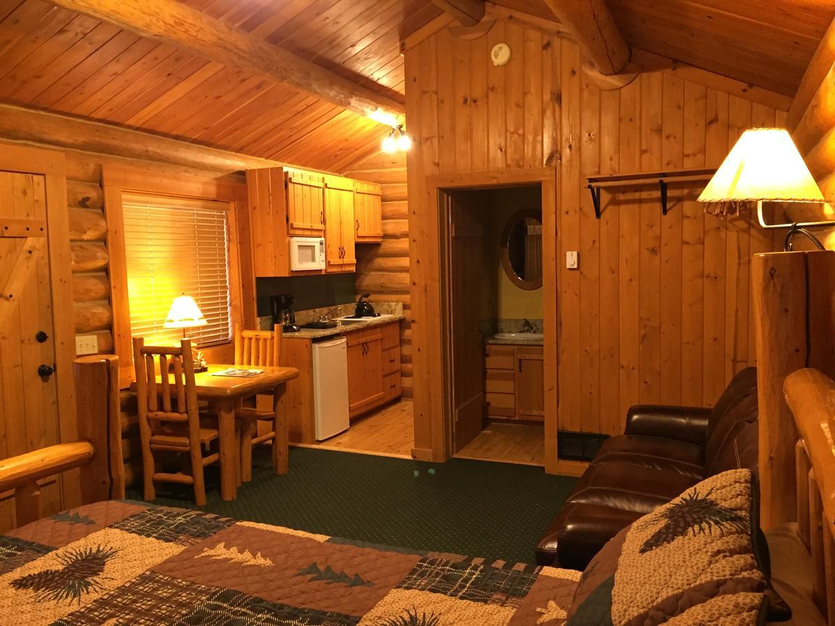 Somers Bay Log Cabin Lodging Hotel Bagian luar foto