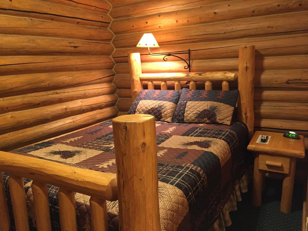Somers Bay Log Cabin Lodging Hotel Bagian luar foto