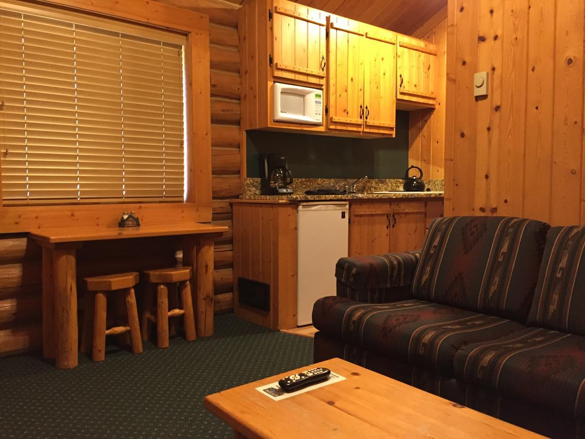 Somers Bay Log Cabin Lodging Hotel Bagian luar foto
