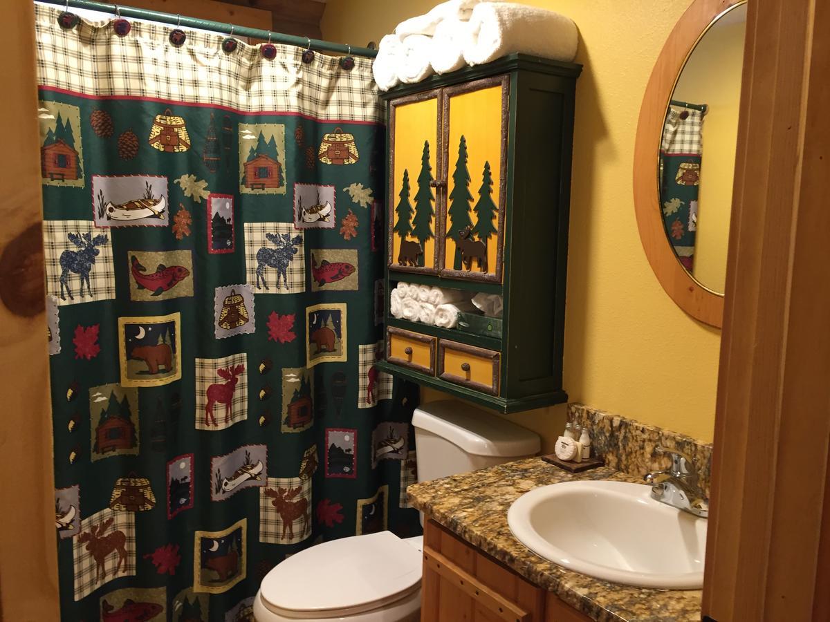 Somers Bay Log Cabin Lodging Hotel Bagian luar foto