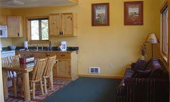 Somers Bay Log Cabin Lodging Hotel Bagian luar foto